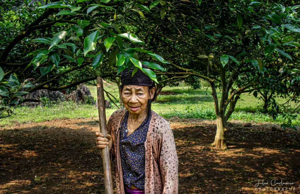 Photo d'une personne âgée asiatique